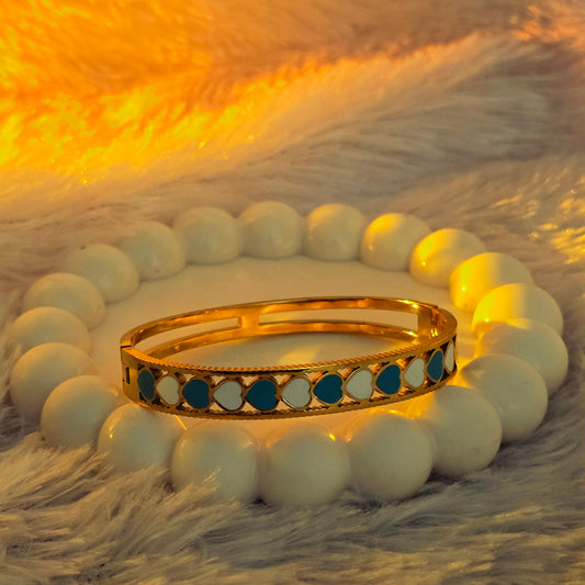 Aura Clover Bangle