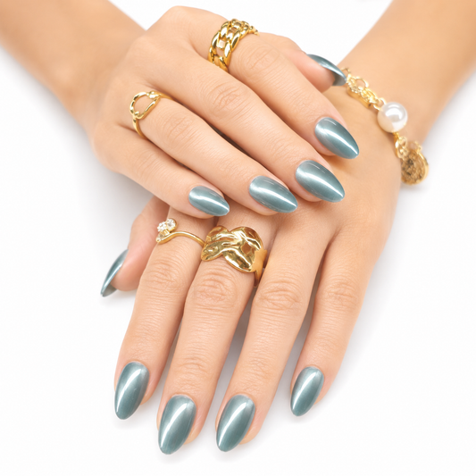 Ocean Mist Cat Eye Nails