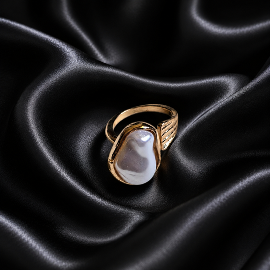 Golden Tide Pearl Pendent