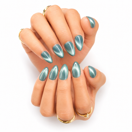 Ocean Mist Cat Eye Nails