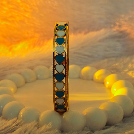 Aura Clover Bangle